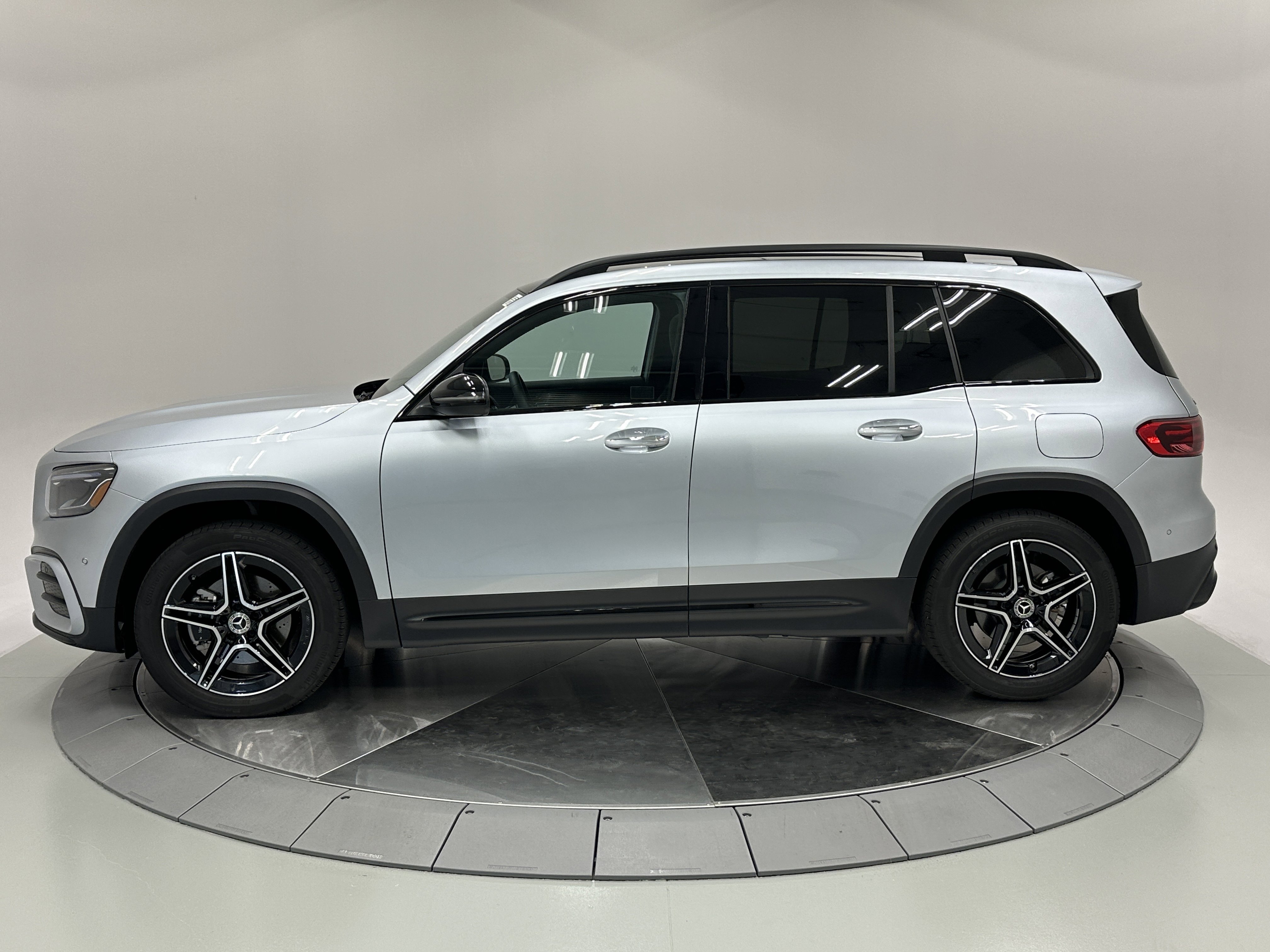 2024 Mercedes Benz GLB 250 photo 4