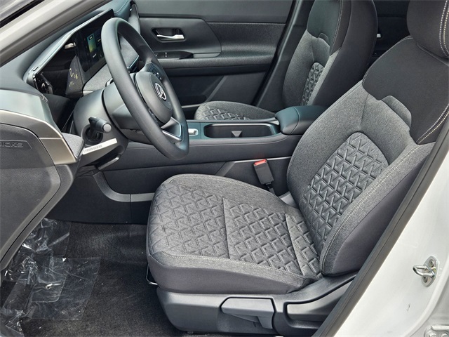 2025 Nissan Kicks SV photo 3