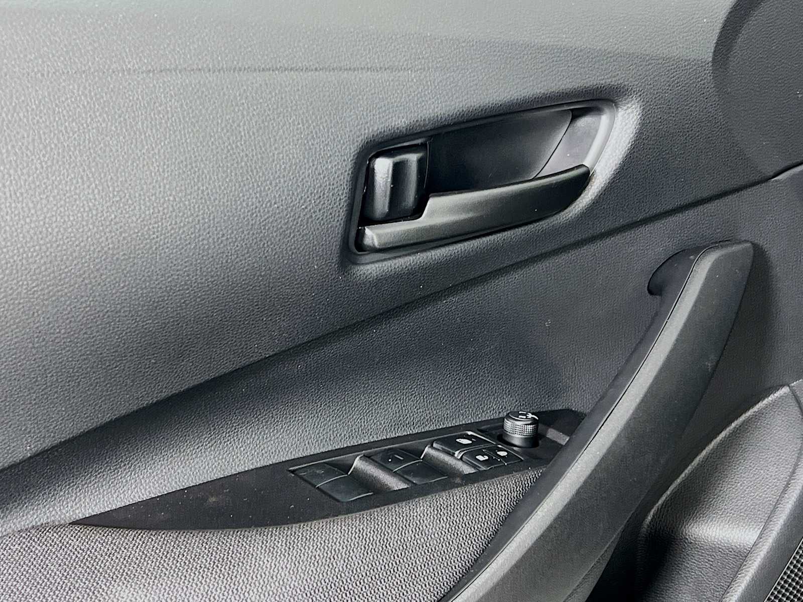 2025 Toyota Corolla LE photo 13