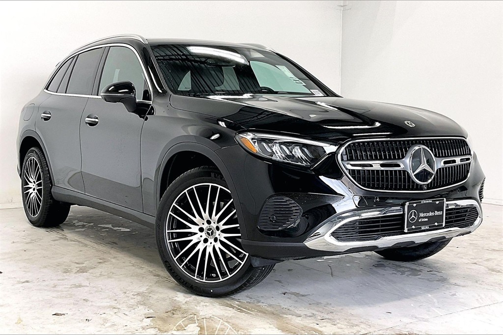 2026 Mercedes-Benz GLC Base's photo