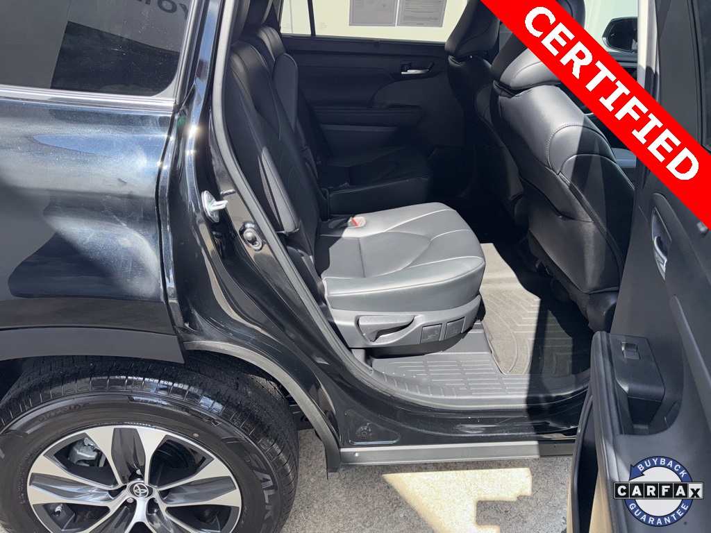 2023 Toyota Highlander XLE photo 3