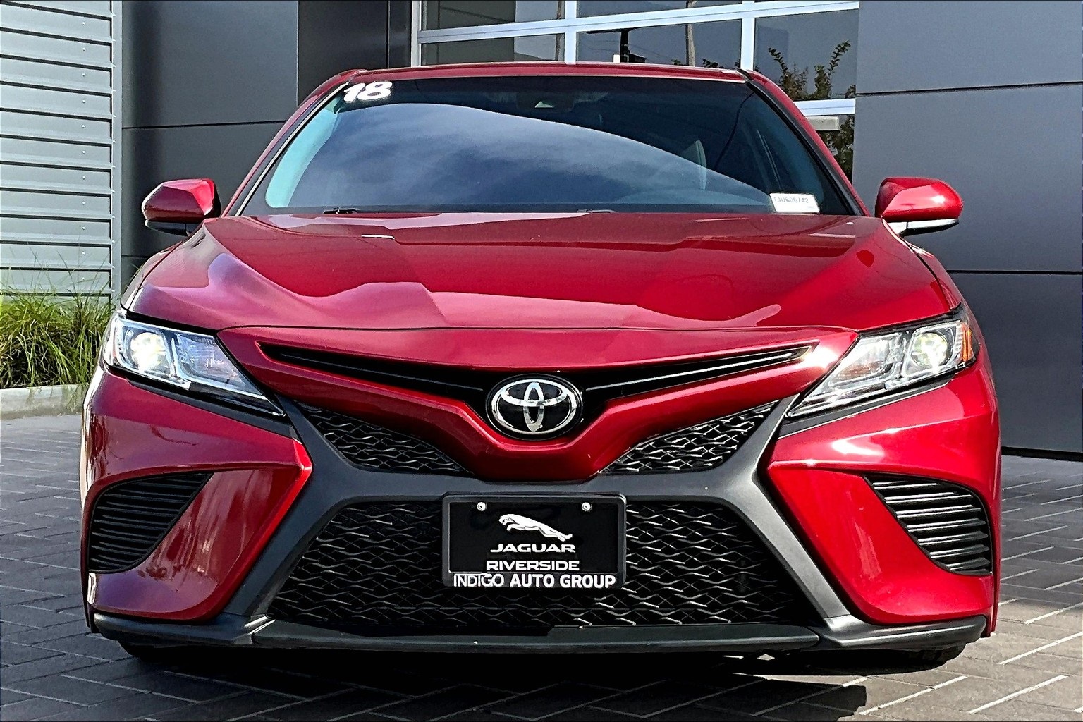 2018 Toyota Camry LE photo 2