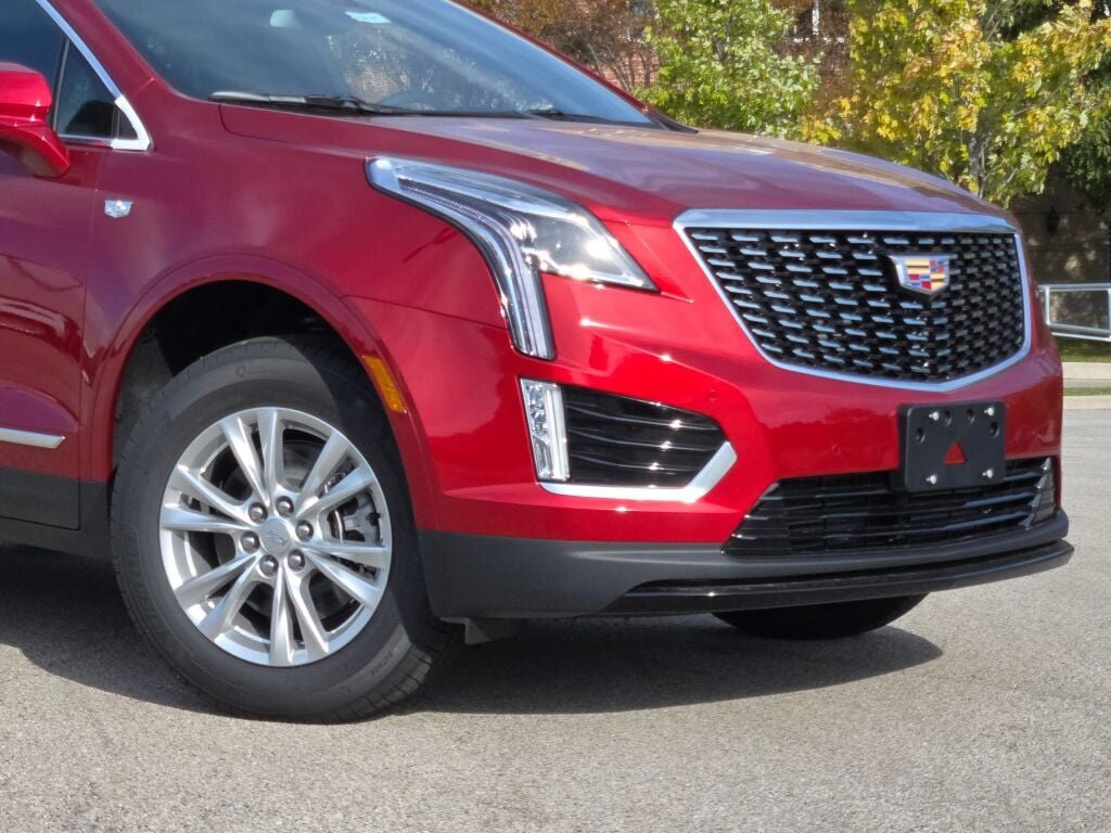 2025 Cadillac XT5 Luxury photo 2