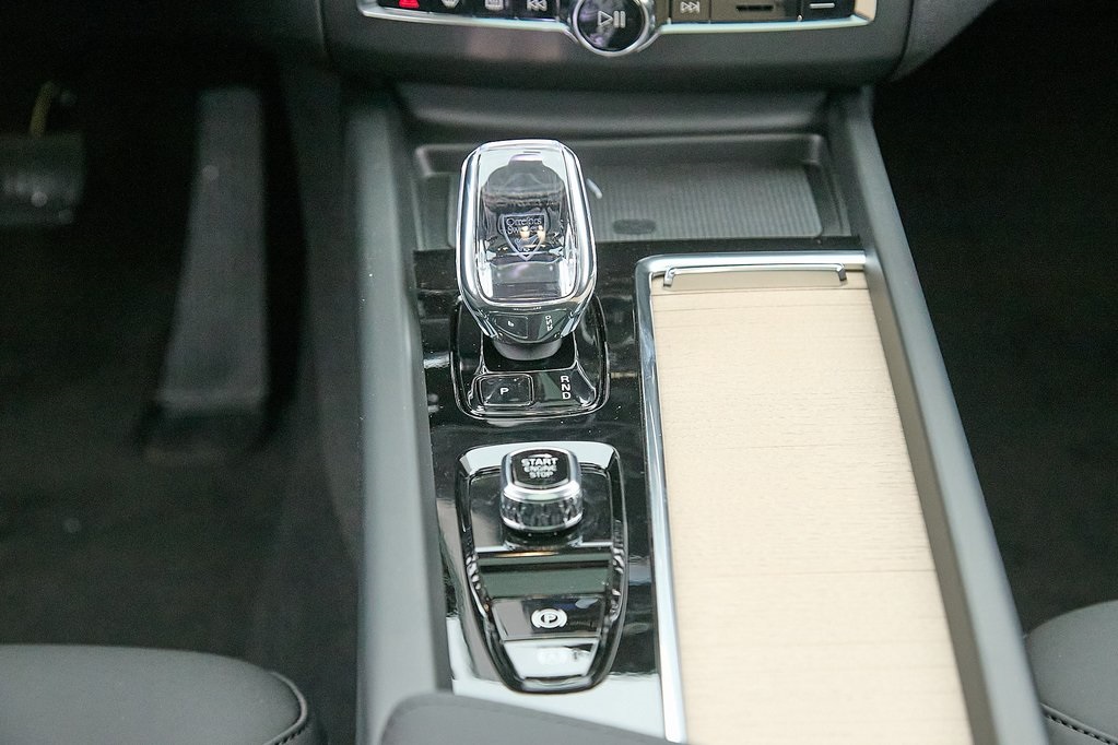 2026 VOLVO XC60 - Image 25