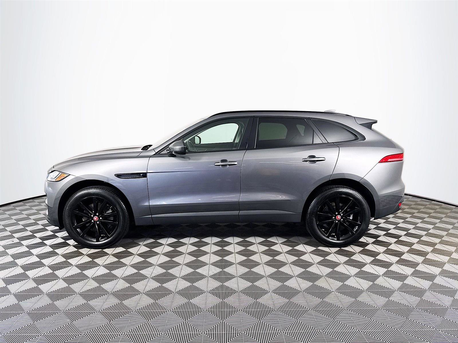 2018 Jaguar F-PACE Prestige photo 7