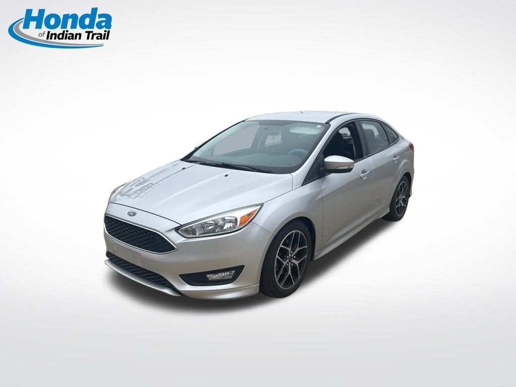 2016 Ford Focus SE's photo