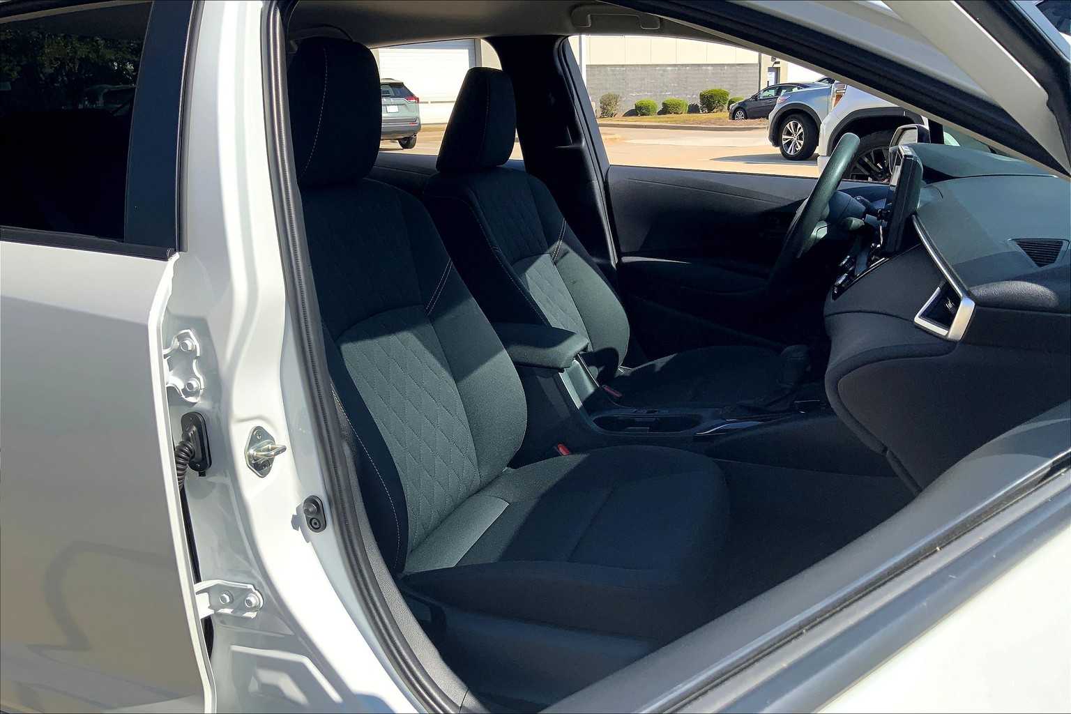 2024 Toyota Corolla Hybrid LE photo 8