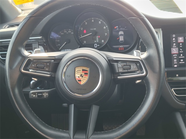 2023 Porsche Macan T photo 25