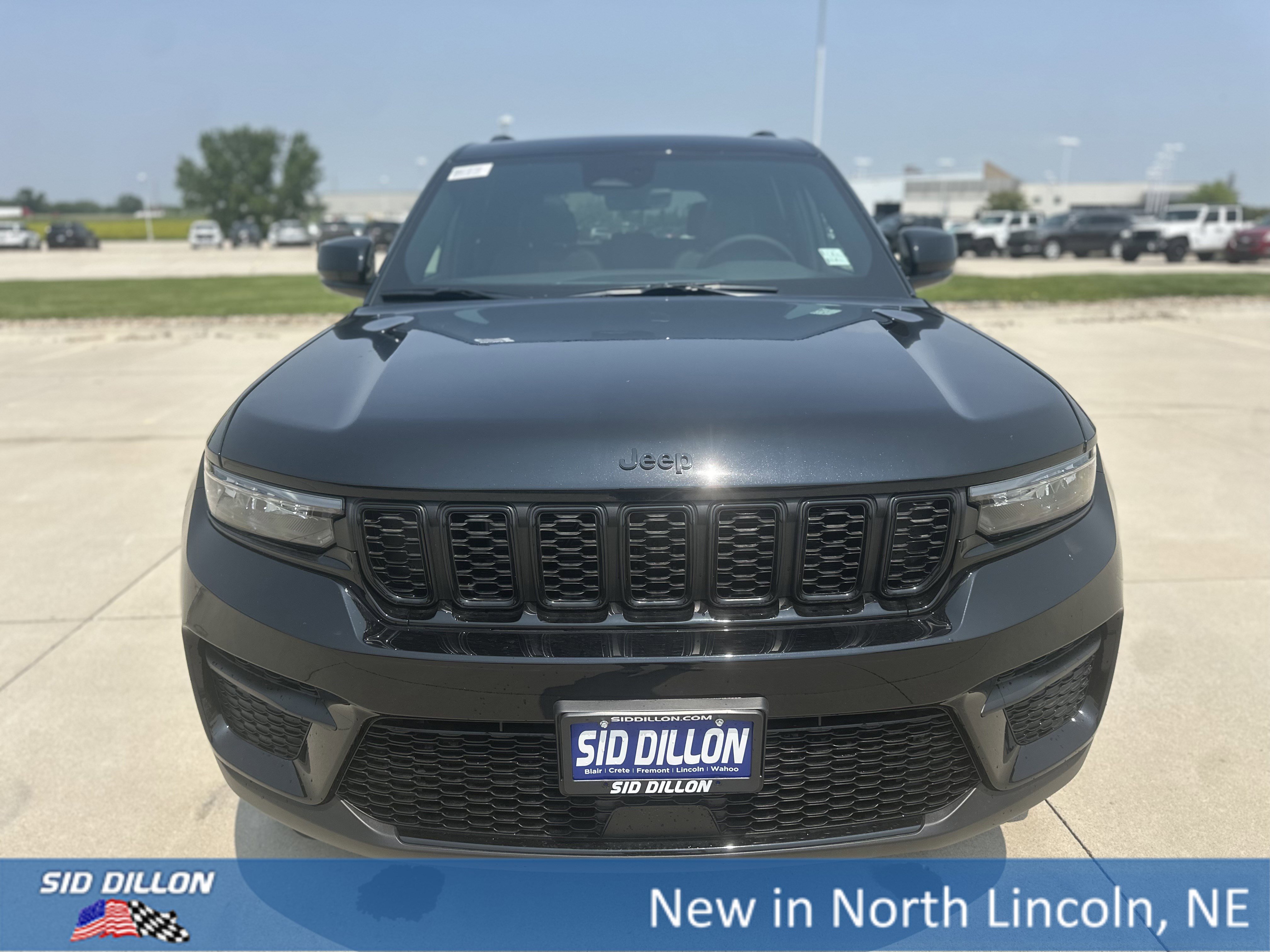 2025 Jeep Grand Cherokee Altitude X photo 2