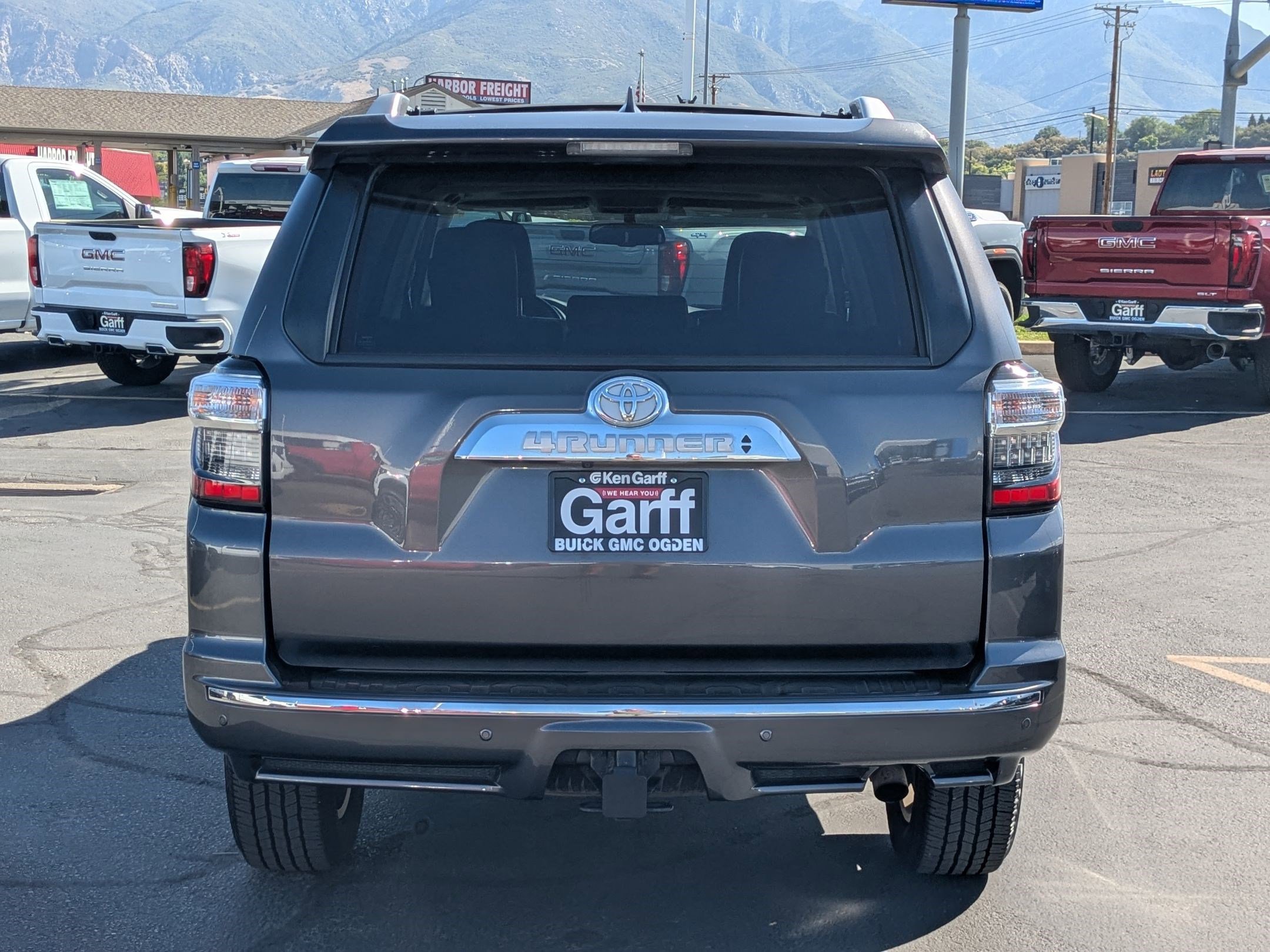 2016 Toyota 4Runner Limited photo 3