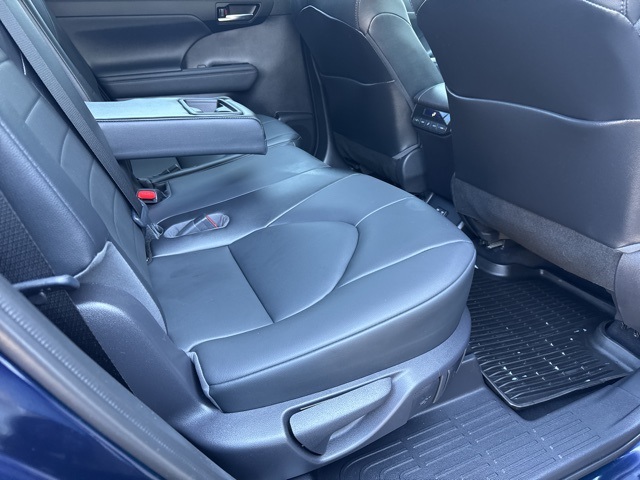 2021 Toyota Highlander XLE photo 10