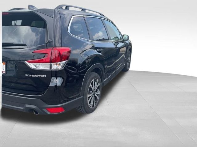 2022 Subaru Forester Limited photo 2