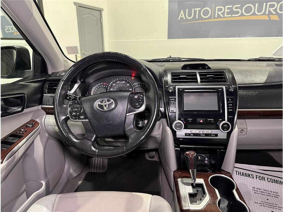 2012 Toyota Camry XLE photo 17