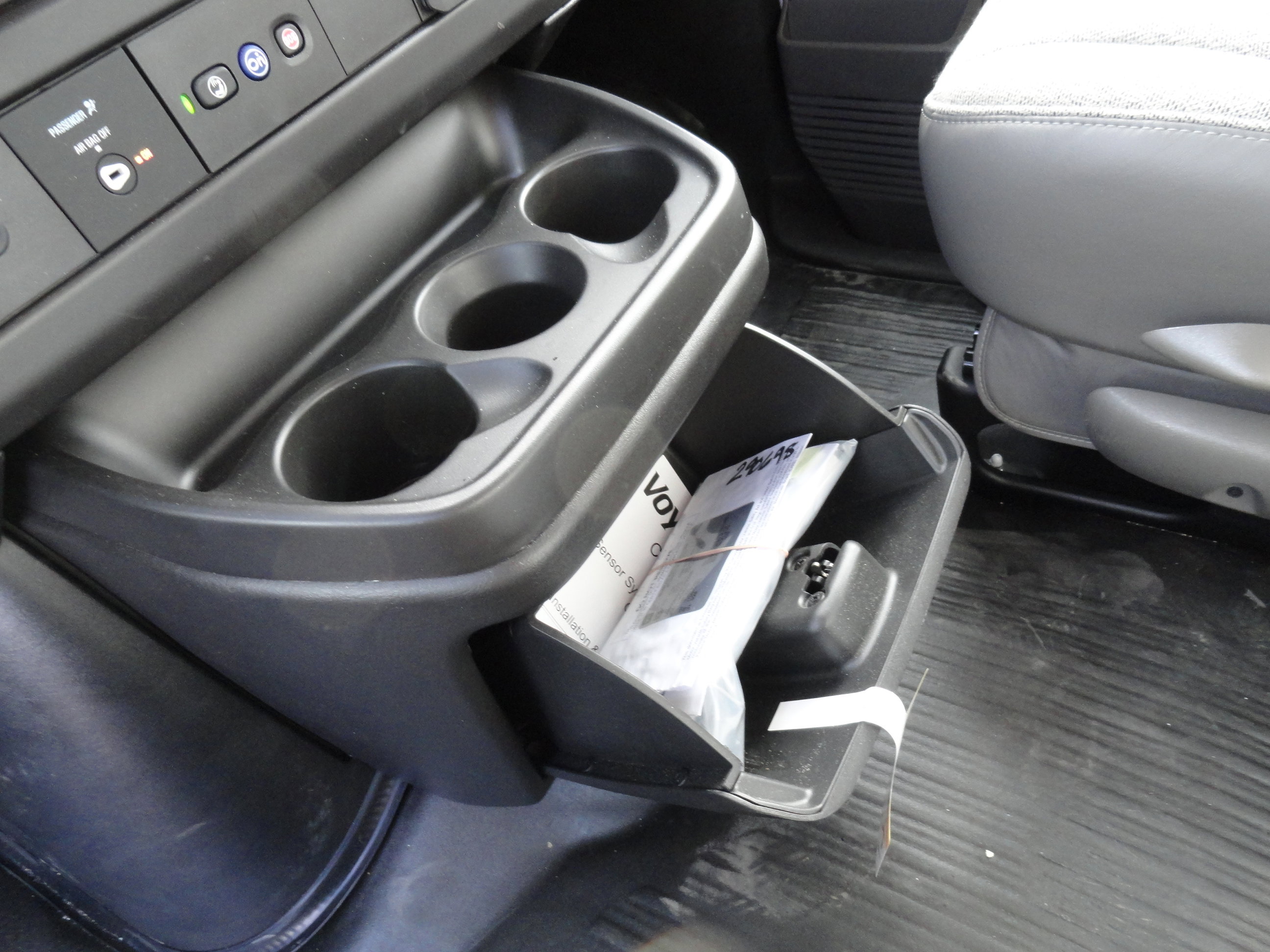 2024 Chevrolet Express Cutaway 3500 photo 3