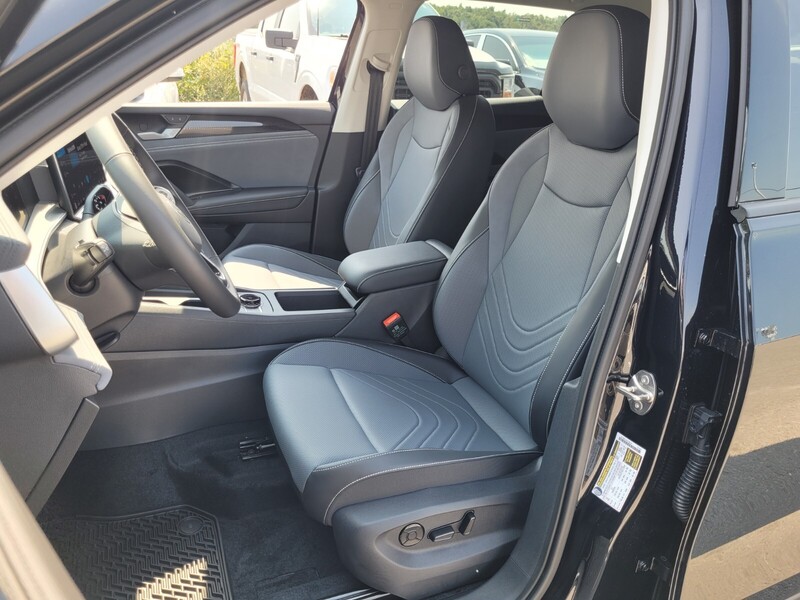 2025 Volkswagen Tiguan SE photo 4