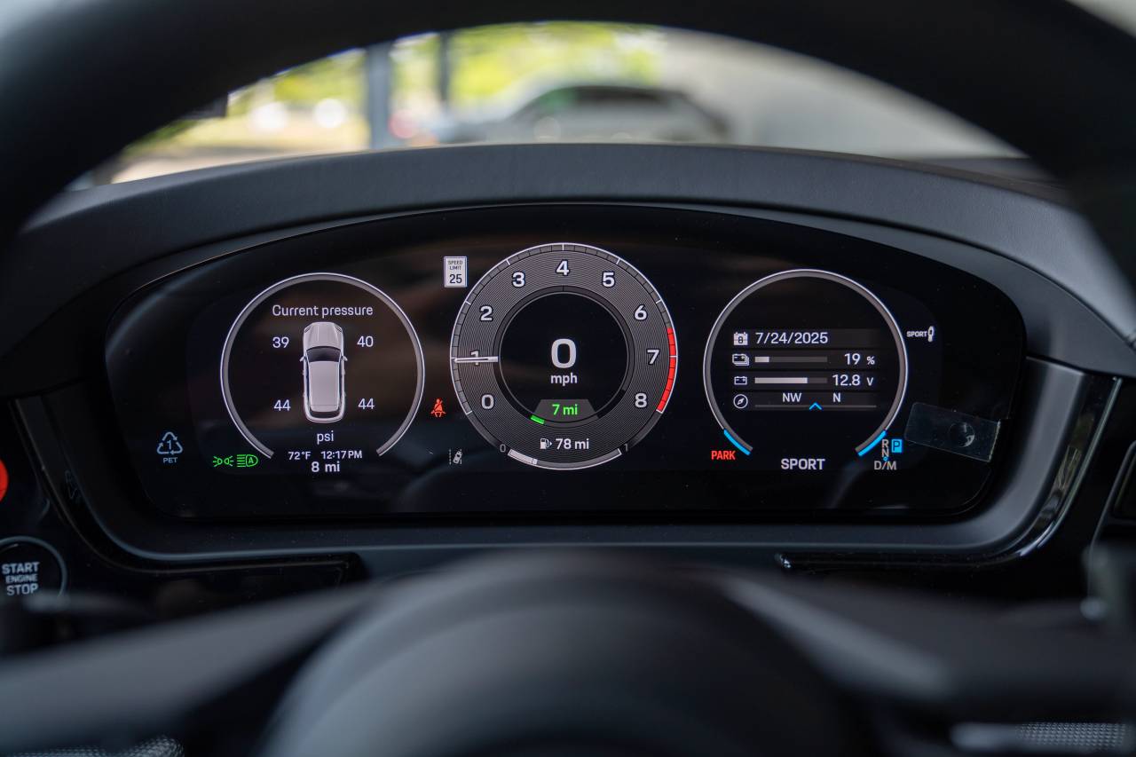 2025 Porsche Cayenne E-Hybrid photo 17