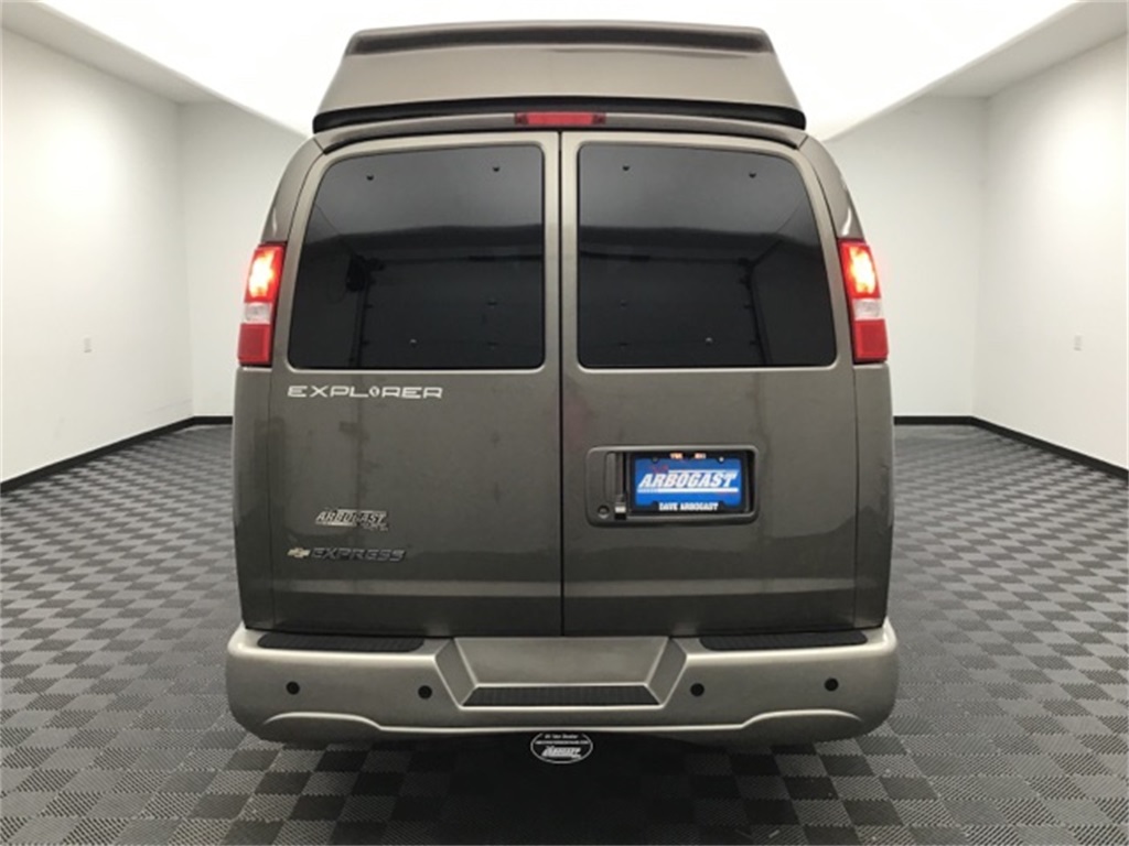 2023 Chevrolet Express photo 4