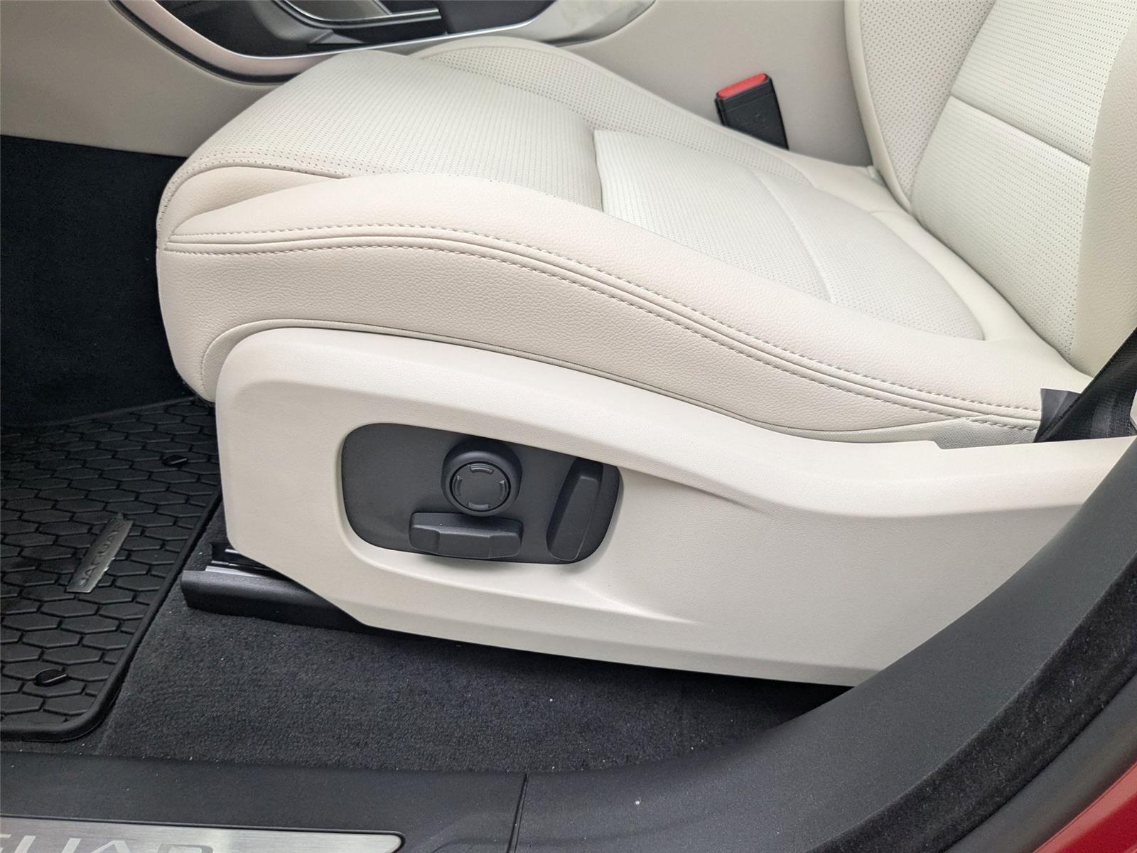 2026 Jaguar F-PACE P250 R-Dynamic S photo 15
