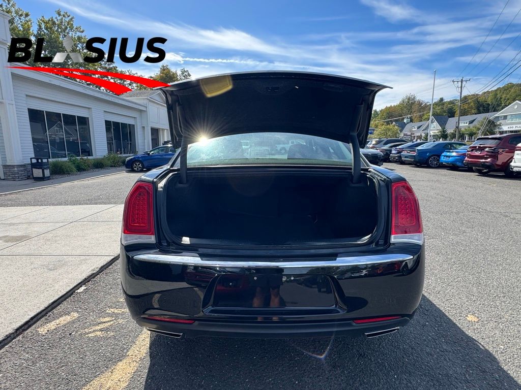 2022 Chrysler 300 Touring photo 15