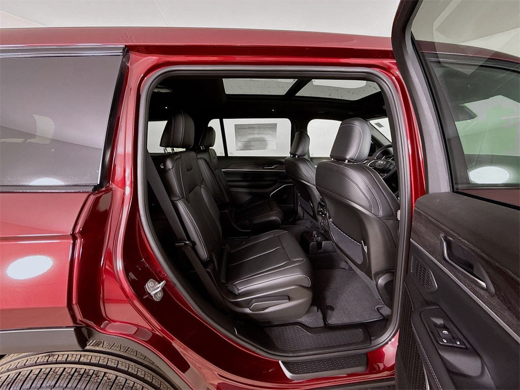 2025 Jeep Grand Cherokee Limited photo 31