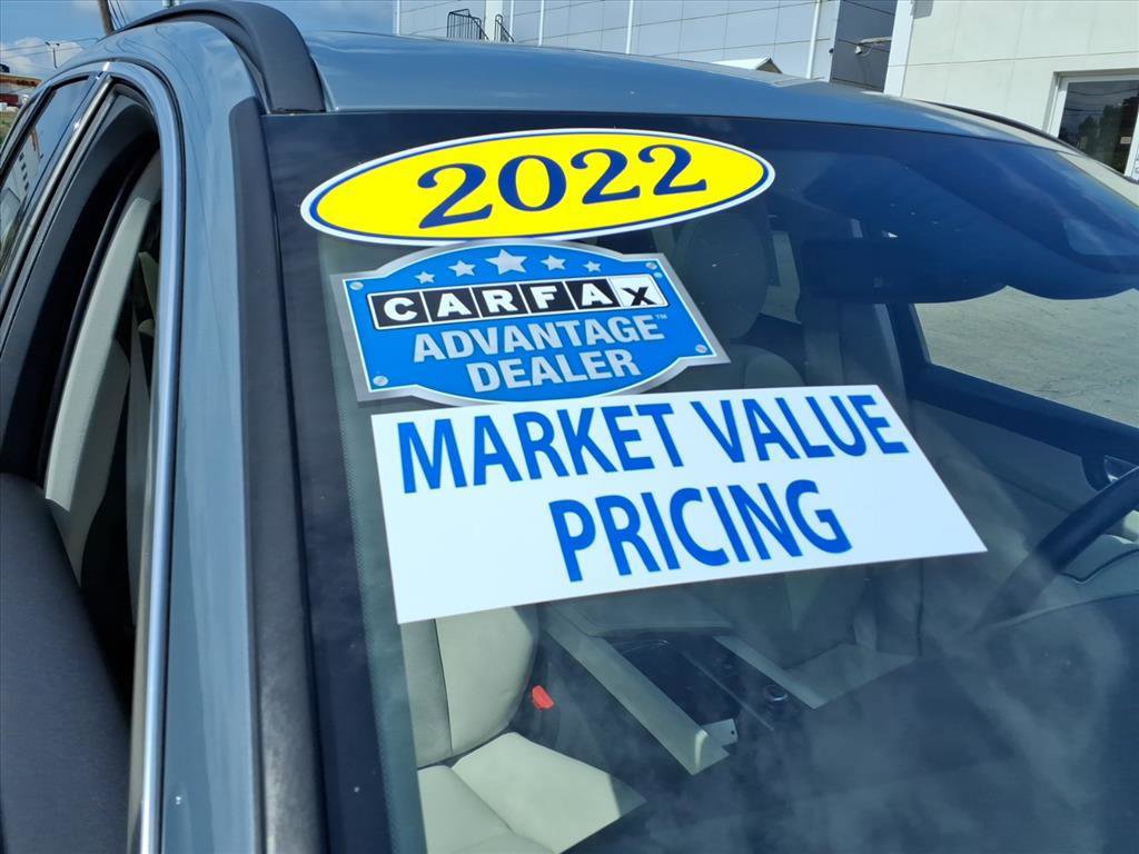 2022 Volvo XC60 B5 Momentum photo 9