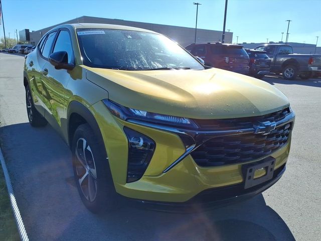 2024 Chevrolet Trax photo 2