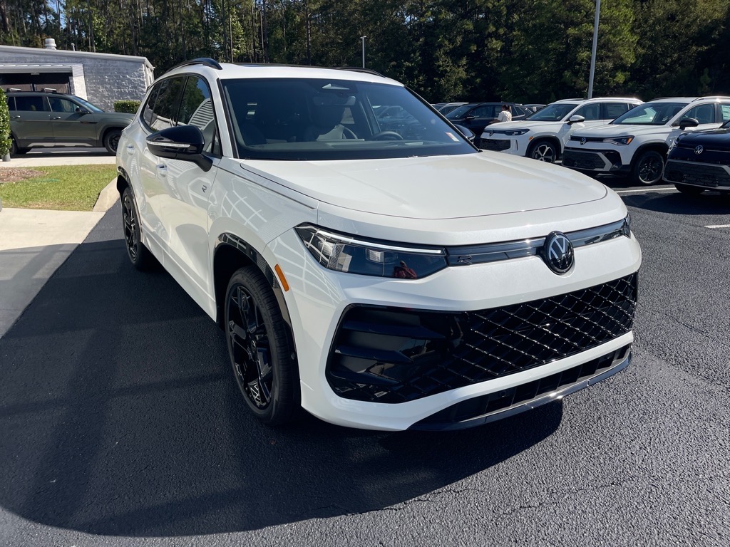 2025 Volkswagen Tiguan SE R-Line Black photo 2