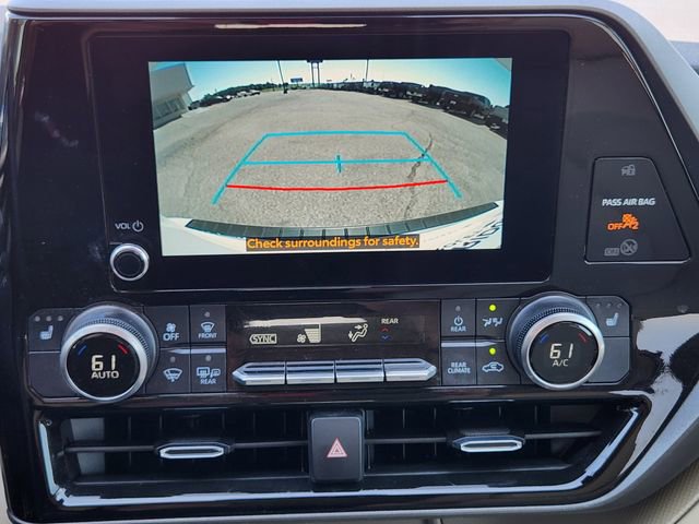2023 Toyota Highlander L photo 18