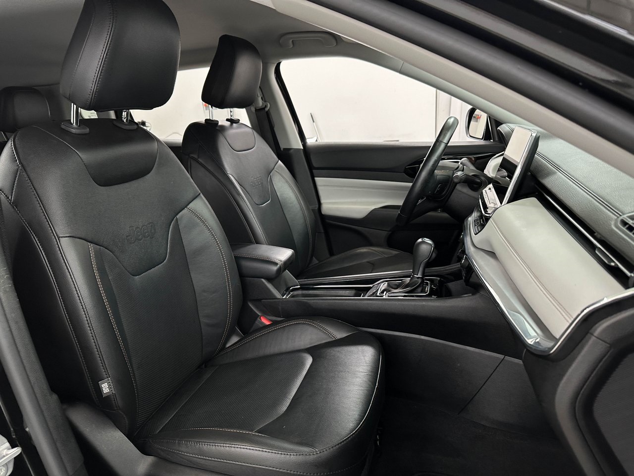 2022 Jeep Compass Limited photo 5