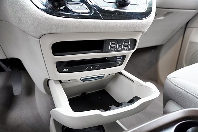 2021 Chrysler Pacifica Touring photo 31