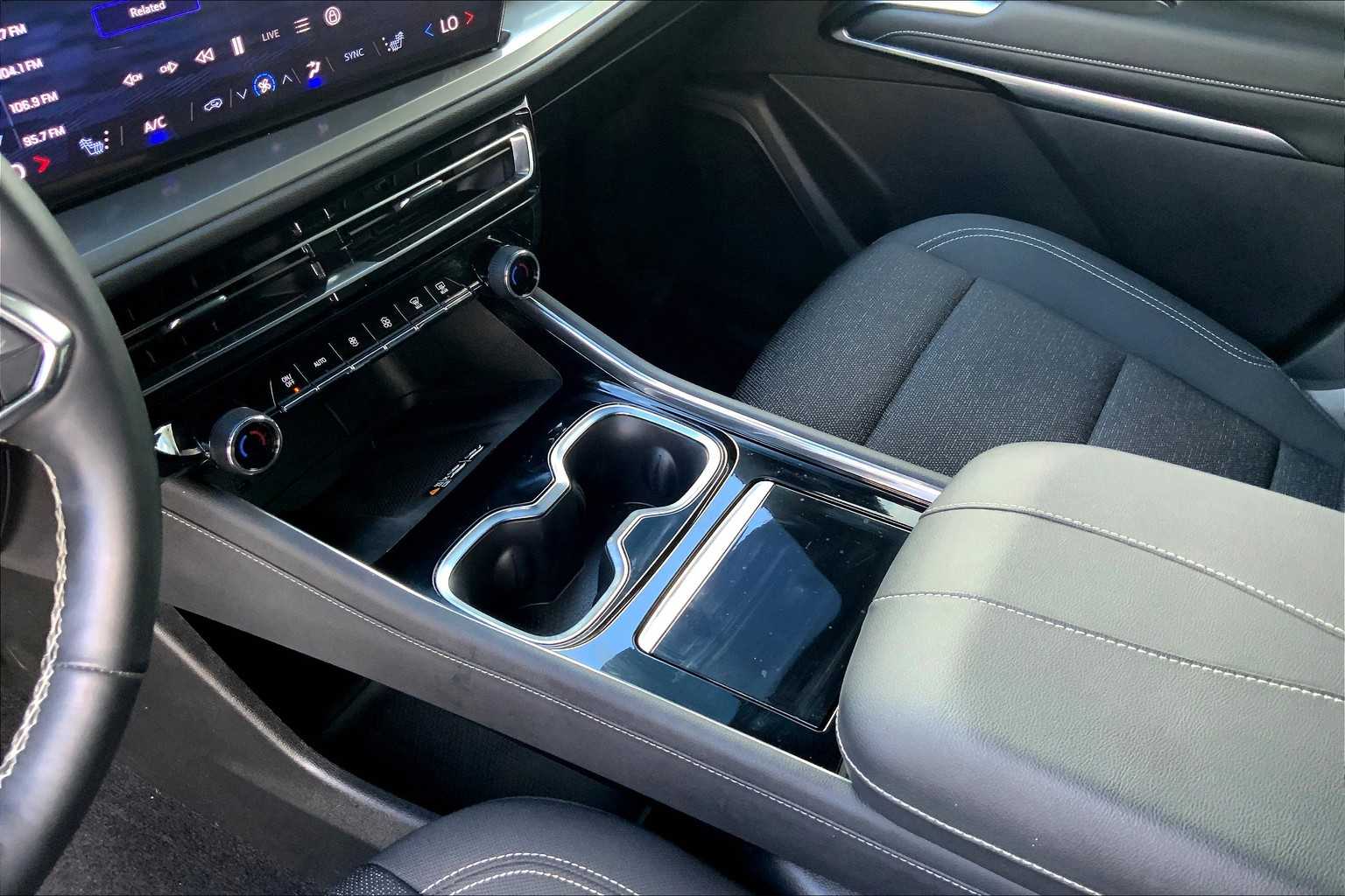 2024 Chevrolet Traverse photo 14