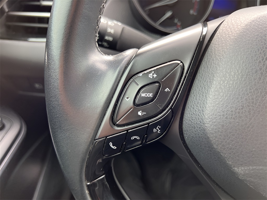 2018 Toyota C-HR XLE photo 13