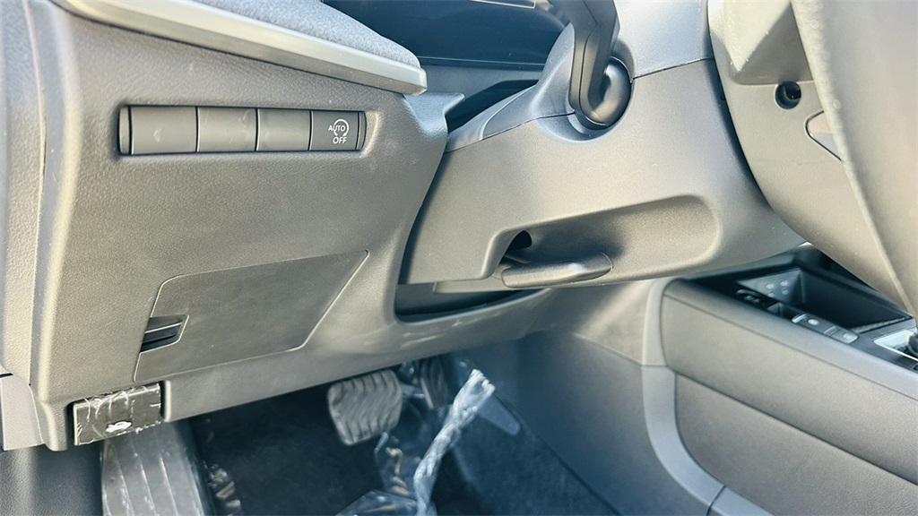 2026 Nissan Kicks SV photo 11
