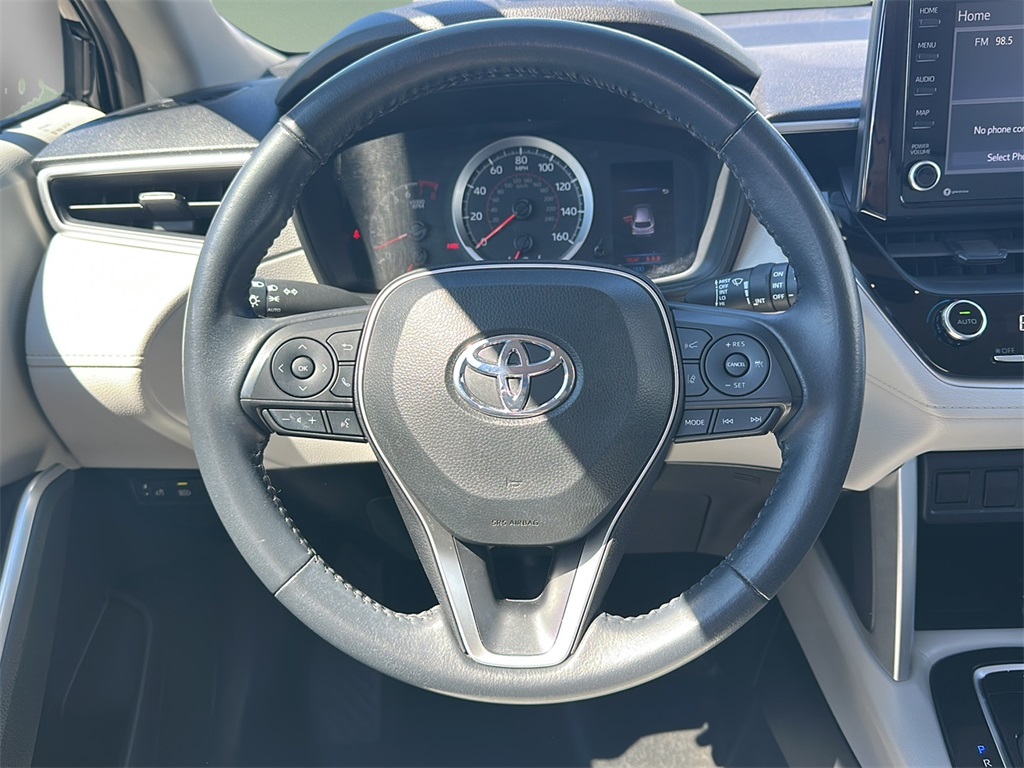2022 Toyota Corolla Cross LE photo 9