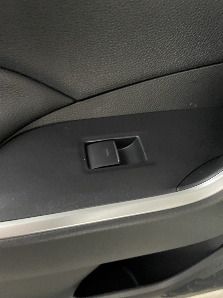 2024 Toyota RAV4 Hybrid SE photo 25