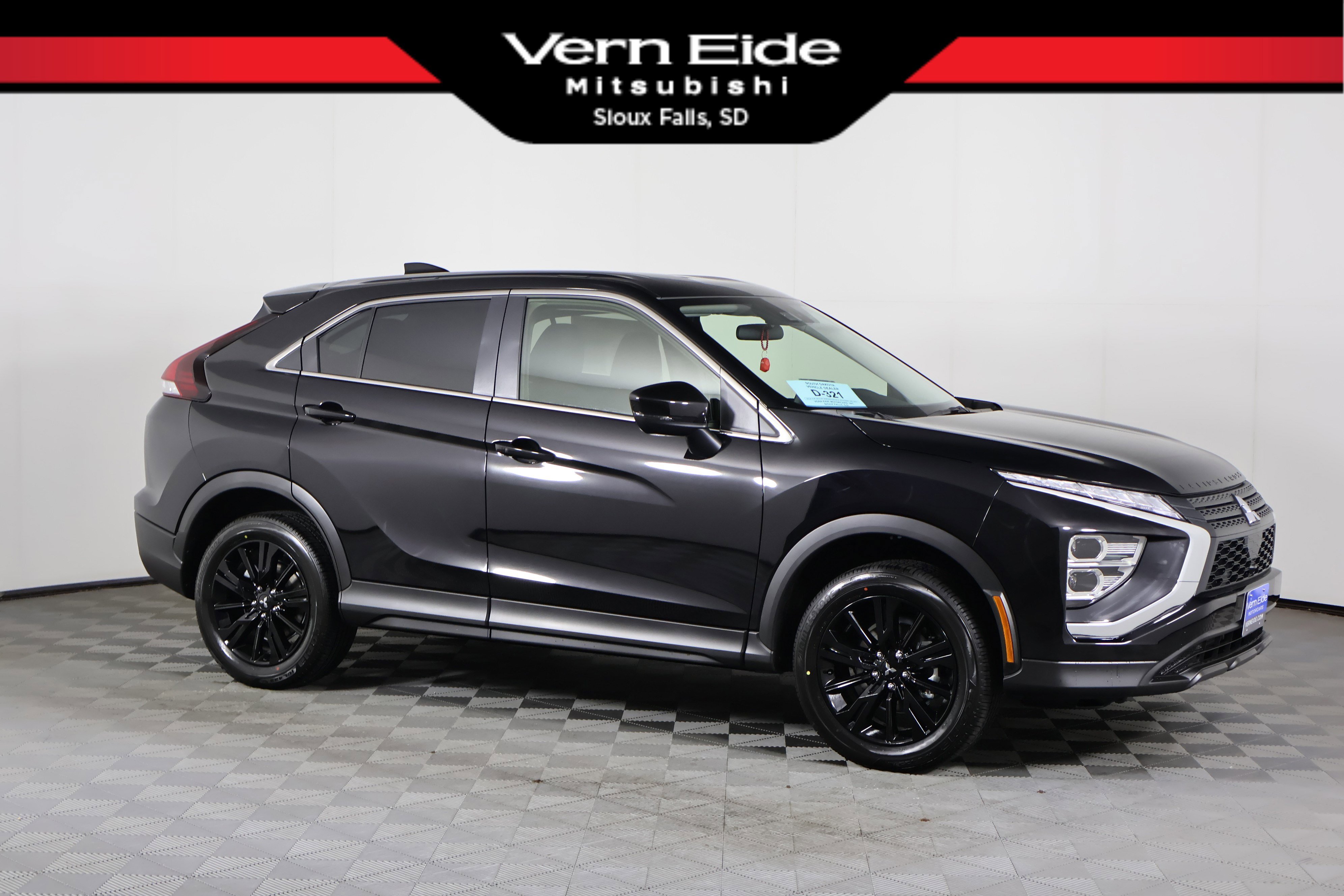 2026 Mitsubishi Eclipse Cross LE's photo