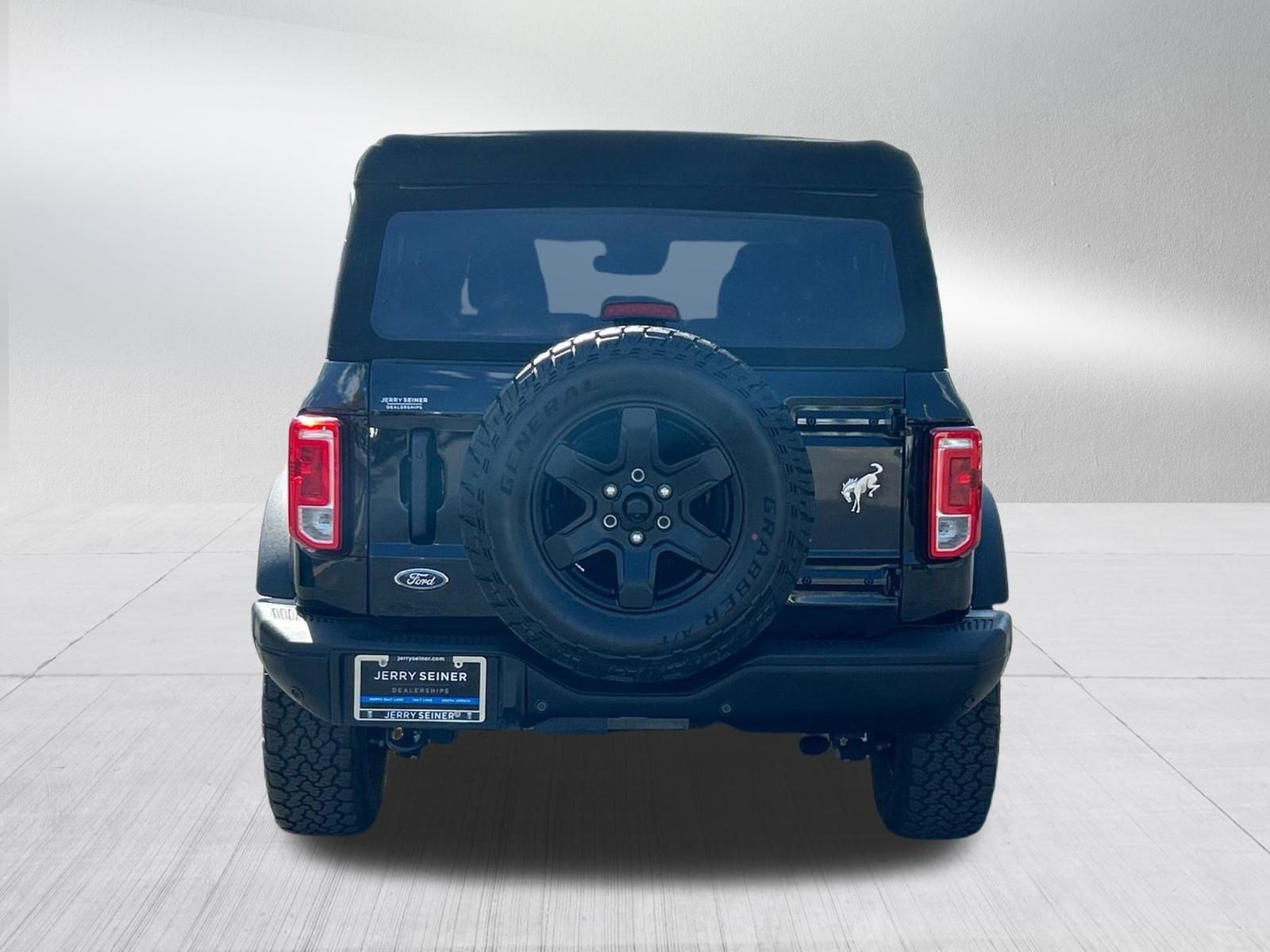 2024 Ford Bronco Black Diamond photo 3