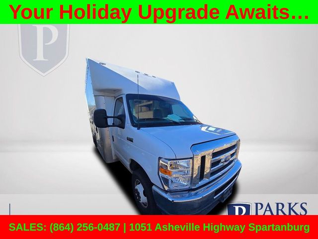 2023 Ford E-Series Cutaway Base's photo