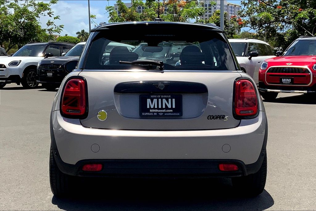 Image 5 of Certified Used 2022 MINI ELECTRIC HARDTOP 2 DOOR SIGNATURE PLUS
