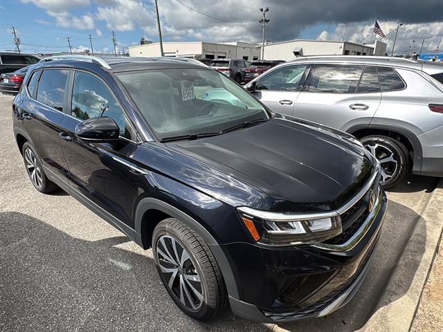 2024 Volkswagen Taos SE photo 2