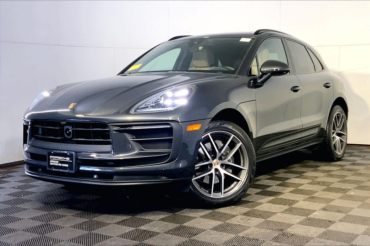 2025 Porsche Macan's photo