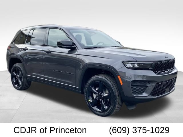 2025 Jeep Grand Cherokee Altitude's photo