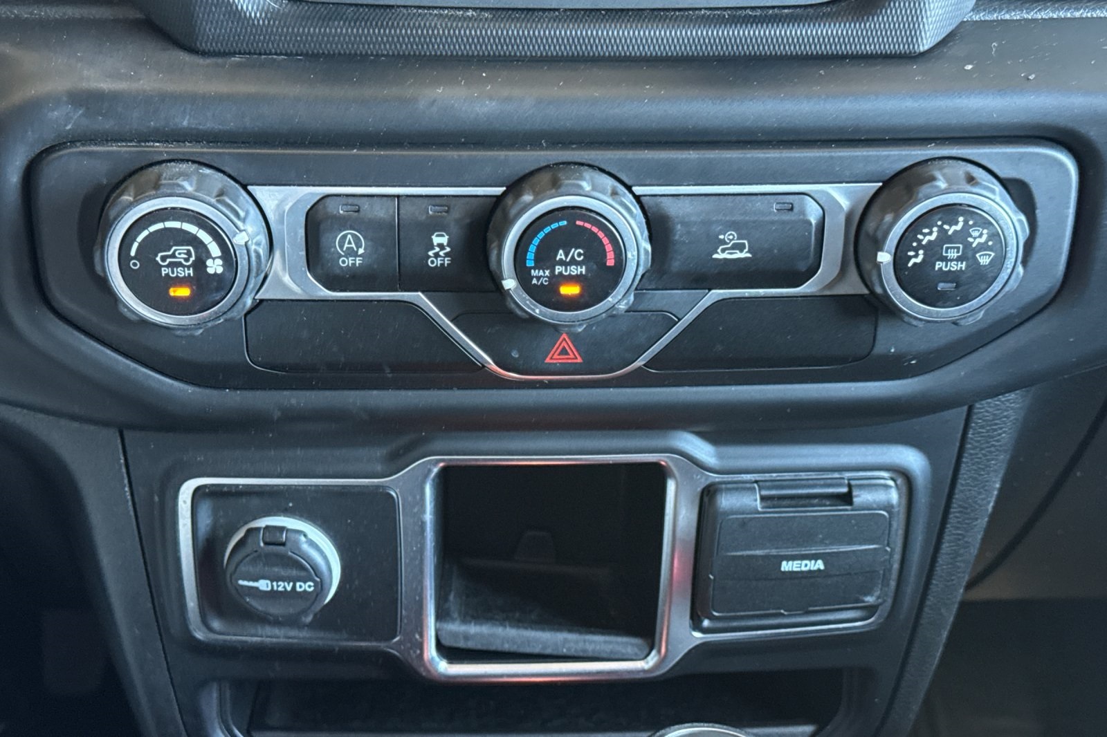 2020 Jeep Gladiator Sport photo 19