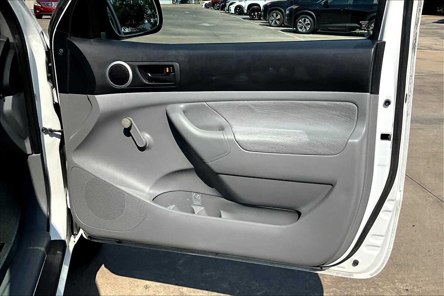 2010 Toyota Tacoma LE photo 17