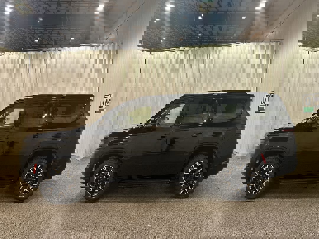 2025 Jeep Wagoneer Series II Overland photo 2