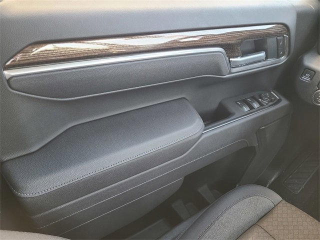 2025 Chevrolet Silverado 1500 LT photo 28