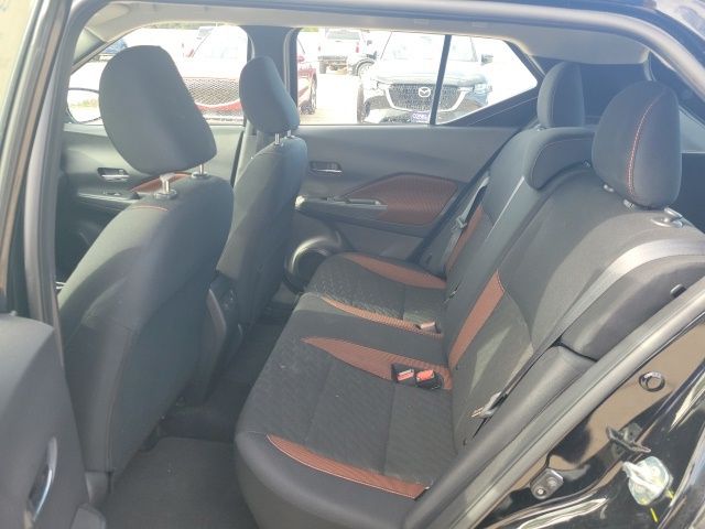 2024 Nissan Kicks SR photo 2