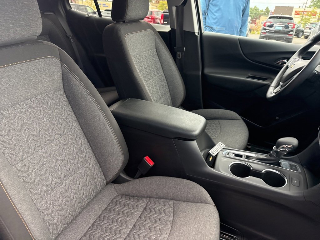 2024 Chevrolet Equinox LT photo 30