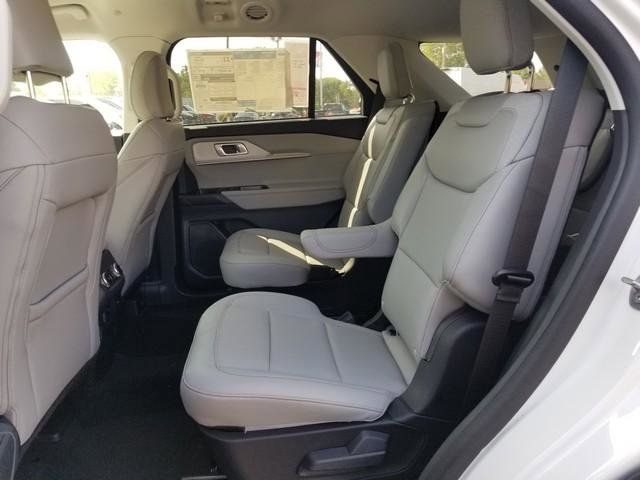 2025 Ford Explorer photo 17