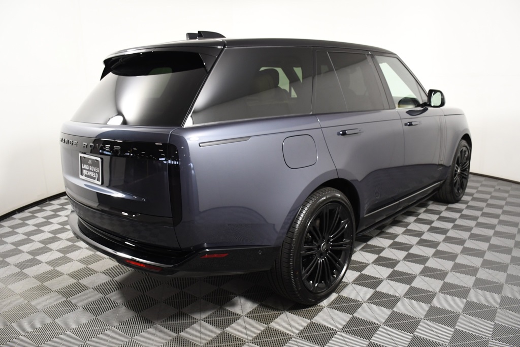 2025 Land Rover Range Rover SE photo 6